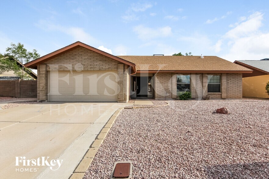 Building Photo - 5203 W Sandra Terrace