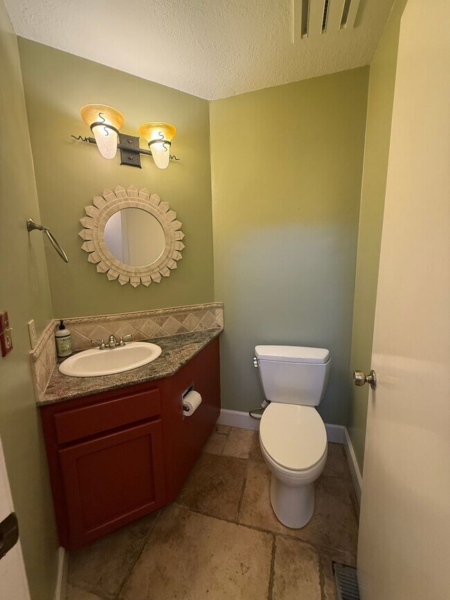 Building Photo - Santa Cruz Townhome Near UCSC! $500 off 1st month!