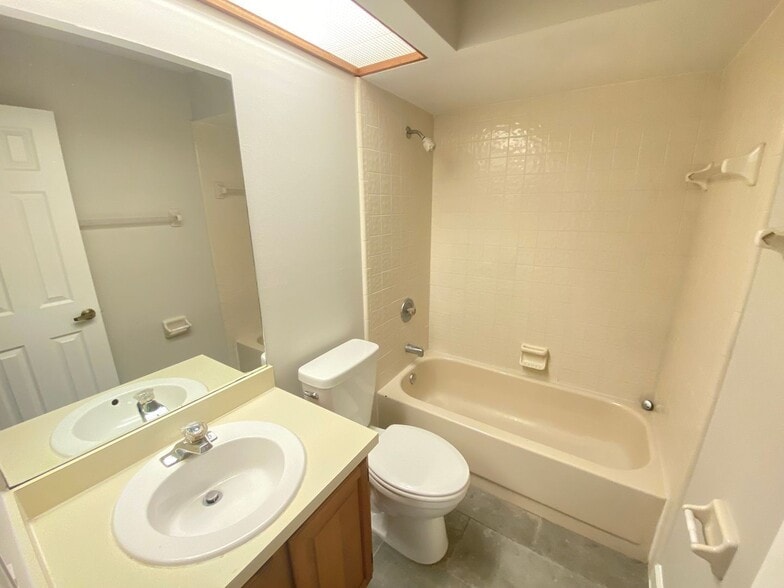 Building Photo - 208 Egret Ct