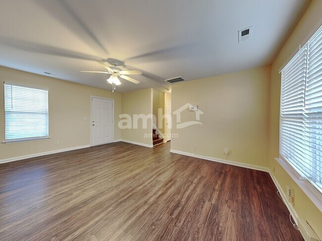 Building Photo - 3005 Quail Oaks Dr