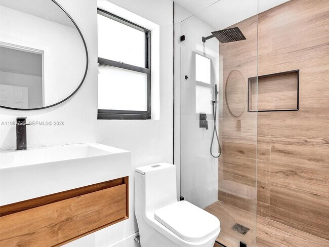 Building Photo - 3193 Taft St