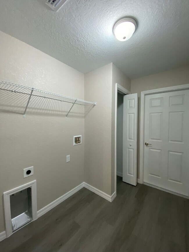 Building Photo - Custom Home - Desirable SW Dunnellon Neighborhood 3/2/2  Won't Last