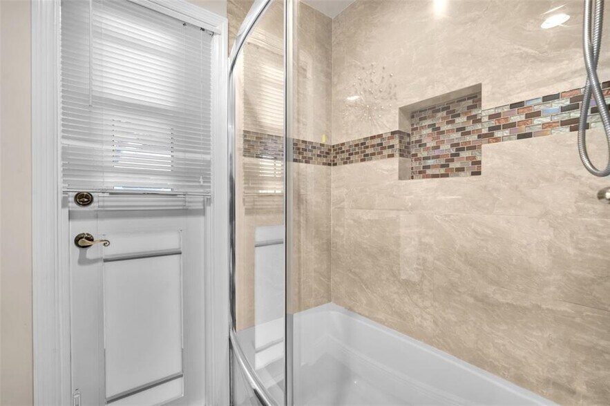 Building Photo - 4991 NW 72nd Ter