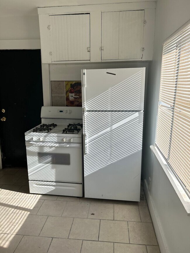 Building Photo - 14 Gerdon Ave