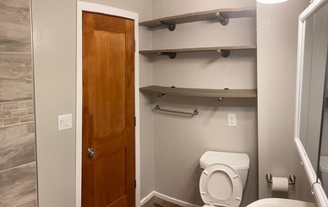 Building Photo - 604 S Fillmore St