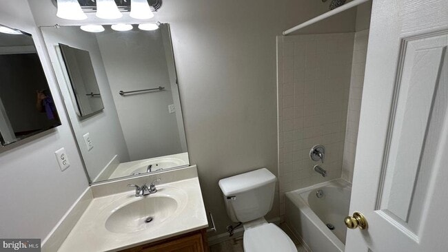 Building Photo - 15703 London Pl