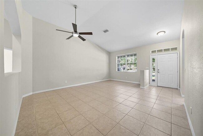 Building Photo - 11724 Holly Creek Dr