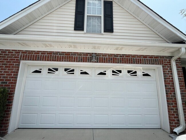 Building Photo - Discover this well-appointed 3-bedroom plus bonus room , 2-bath home in Carleton Place
