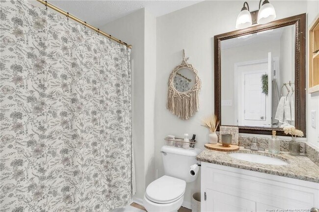 Building Photo - 5008 Shimmer Dr