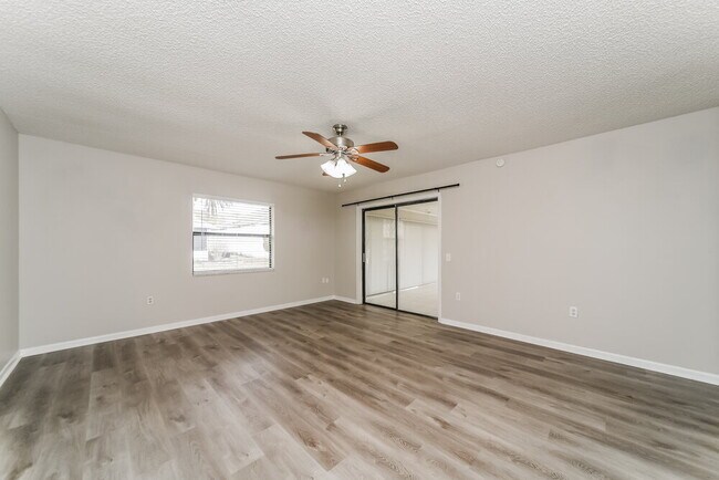 Building Photo - 411 Greenfield Rd