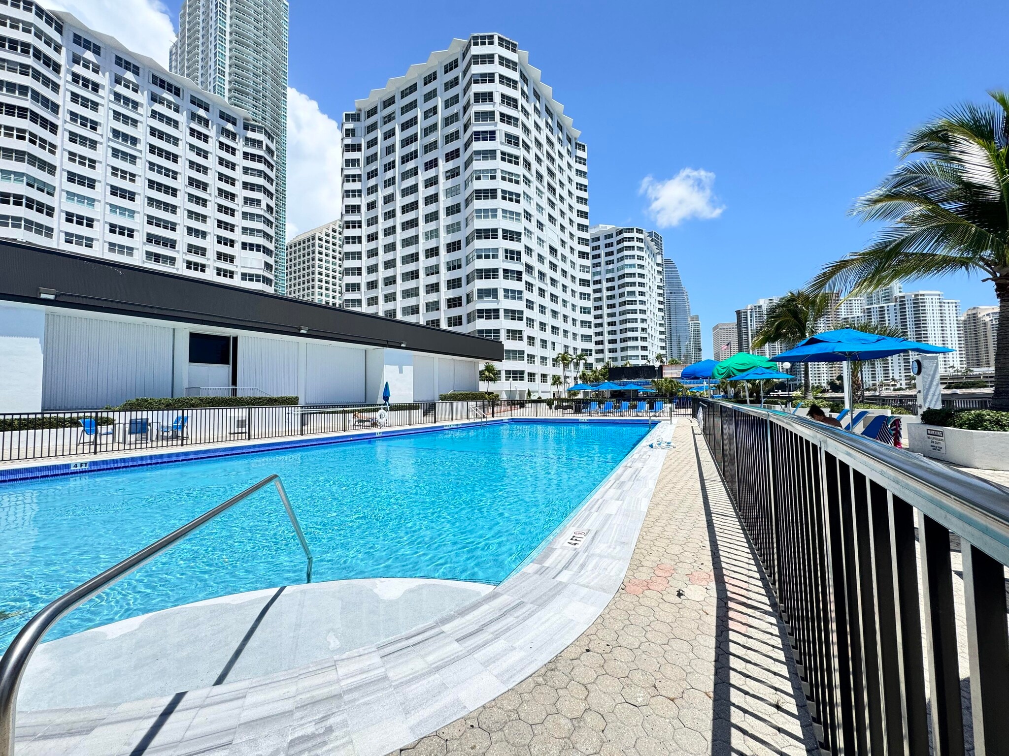 Building Photo - 801 Brickell Bay Dr