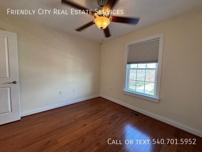 Building Photo - 565 Spring Oaks Drive