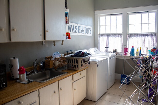 Building Photo - 1816 Greene St