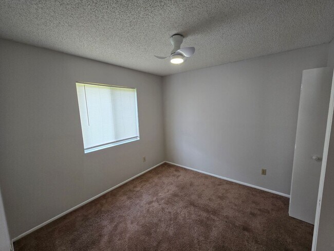 Building Photo - 129 Edgewater Cir