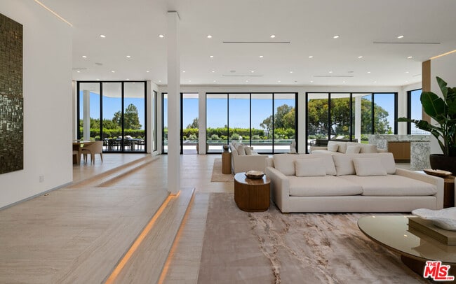 Building Photo - 365 Trousdale Pl