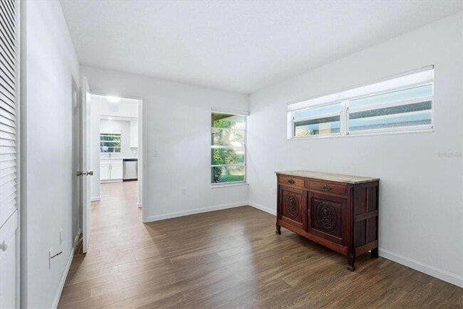 Building Photo - 4819 Village Garden Dr