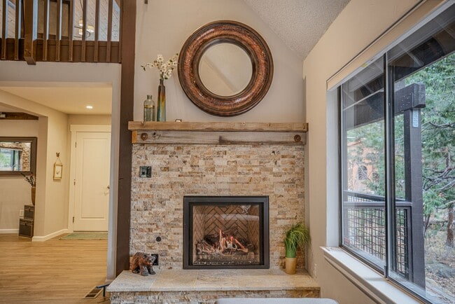 Building Photo - SKI LEASE:  Family Home with 1-Car Garage,...