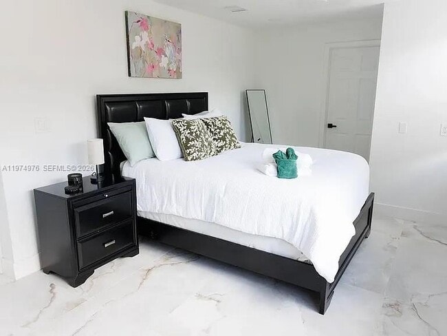 Building Photo - 1649 NE 8th Ave