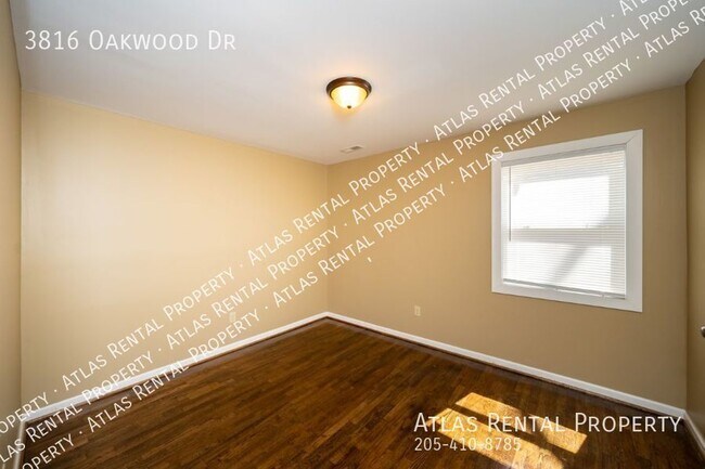 Building Photo - 3816 Oakwood Dr