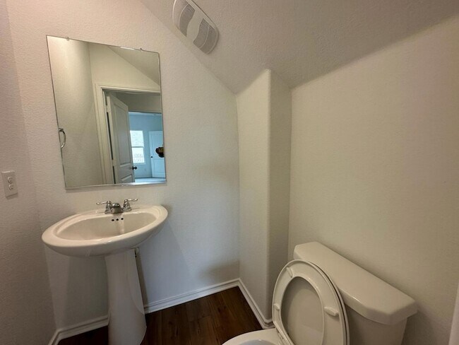 Building Photo - 229 Sonterra Dr