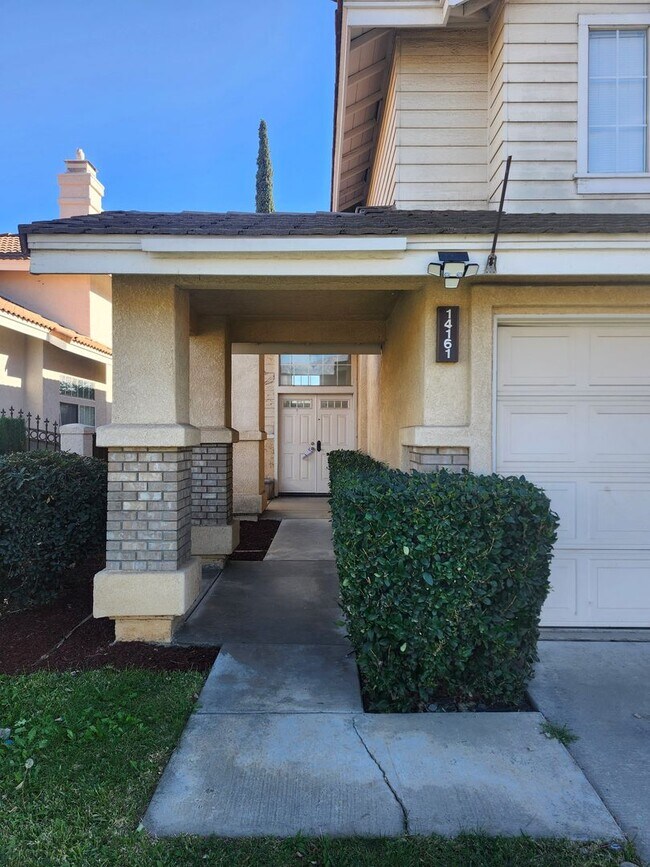 Building Photo - Spacious 4-Bedroom Home in a Prime Location