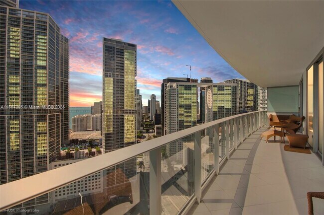 Building Photo - 200 Biscayne Blvd Way