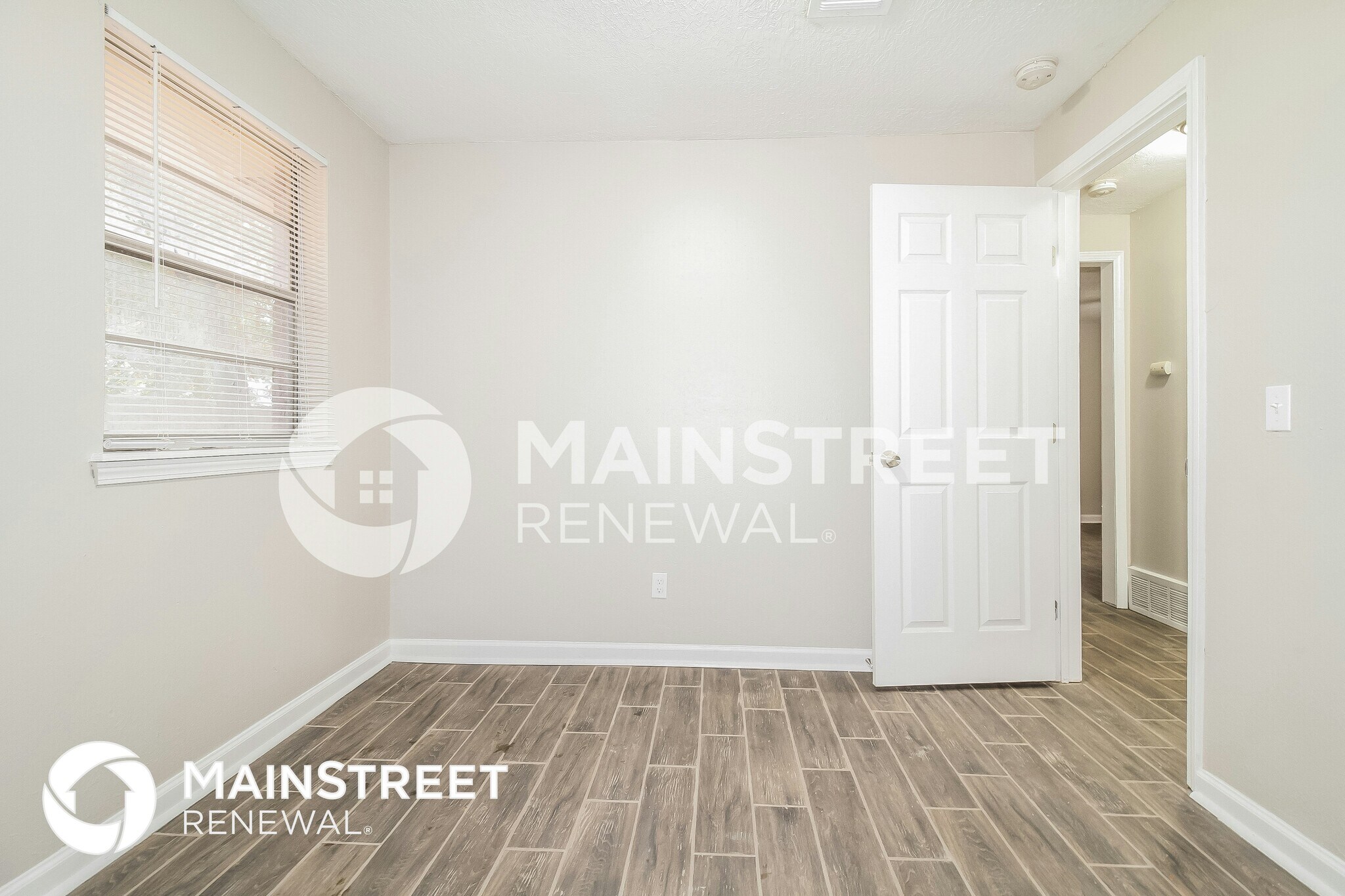 Building Photo - 5009 S Briarwood Dr