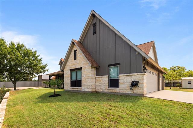 Building Photo - 402 N Pkwy Dr