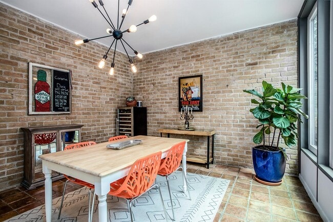 Building Photo - 1942 Indiana St