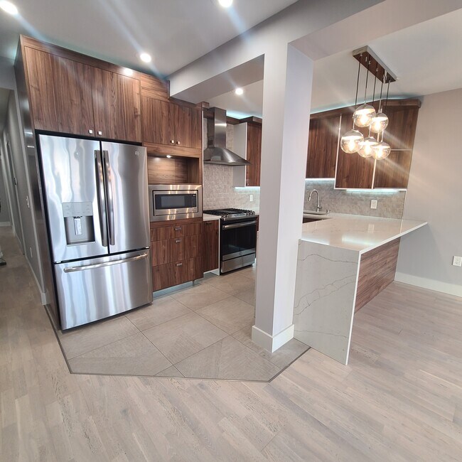 Building Photo - 21 65th St