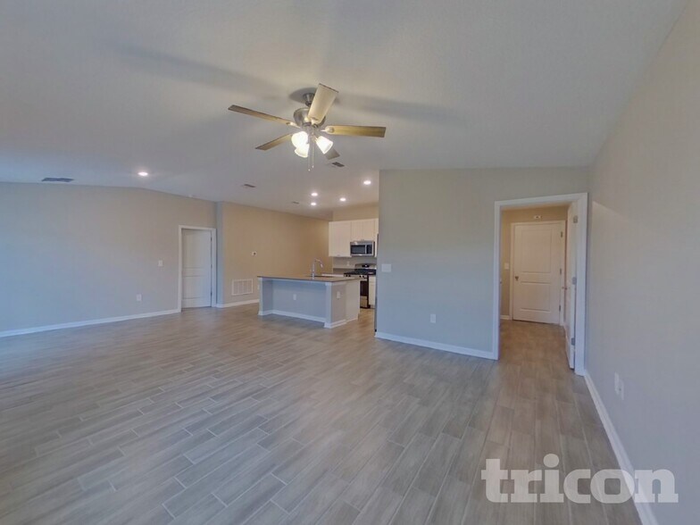 Building Photo - 9496 Revere Ave