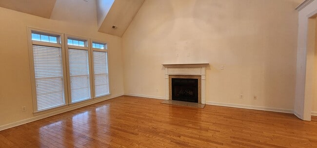 Building Photo - 302 Savannah Dr