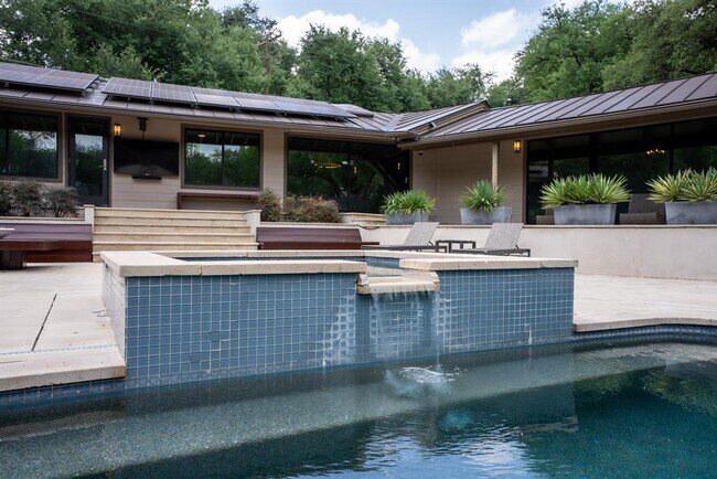 Building Photo - 3305 Laurel Cir