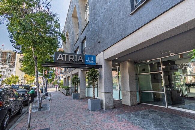 Building Photo - 555 Front St