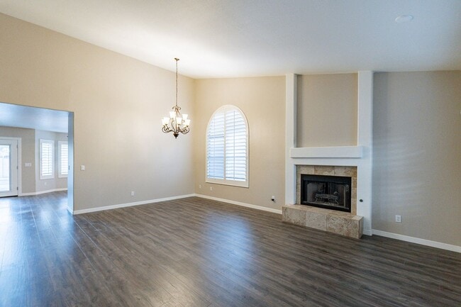 Building Photo - Stunning Tempe Home with Private Pool