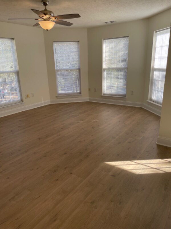 Building Photo - 1016 Hickory Dr