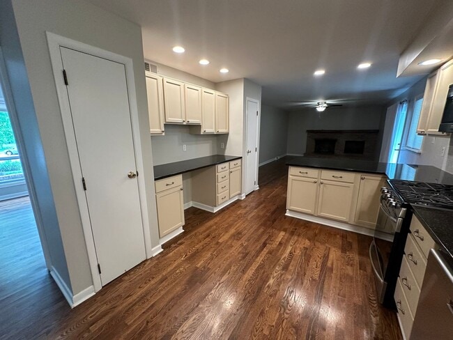 Building Photo - Fantastic Location!  Single-family house close to Upper Arlington and Riverside Hospital