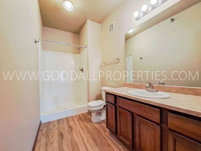 Building Photo - Rent Reduced! First Level 2 Bedroom 2 Bath in Johnston with detached garage