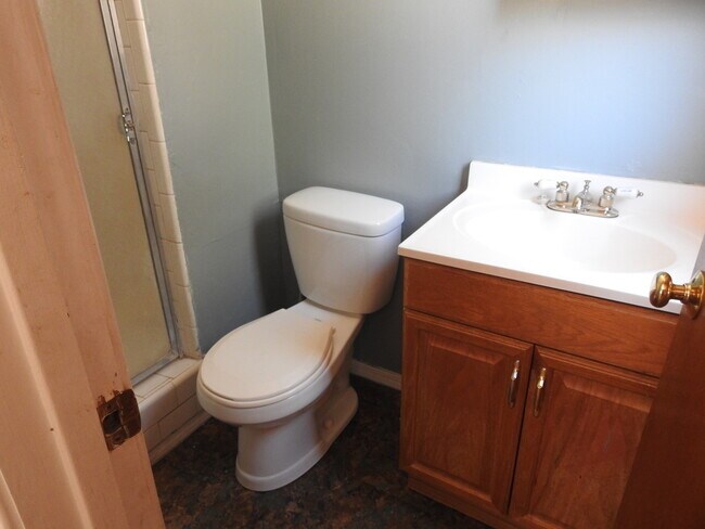 Building Photo - PENDING APPLICATION - Uptown Lovely Home f...