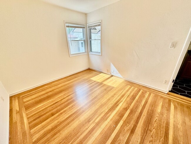 Building Photo - Remodeled 3Bed/2Bath Home in San Leandro –...