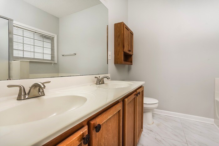 Building Photo - 225 Delaine Woods Dr