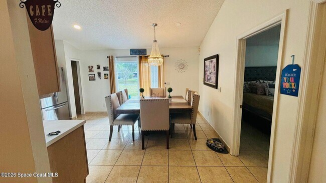 Building Photo - 815 Tyrol Ave NW