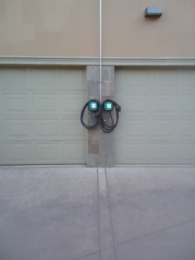 Building Photo - 835 H St