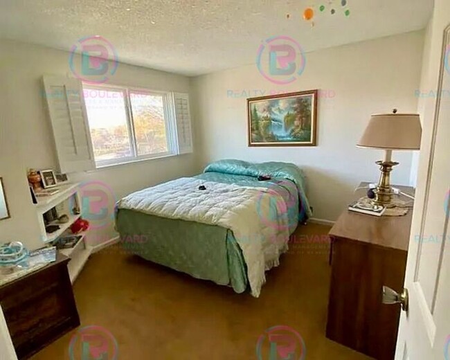 Building Photo - Spacious 4-bedroom, 3-bath home located in...