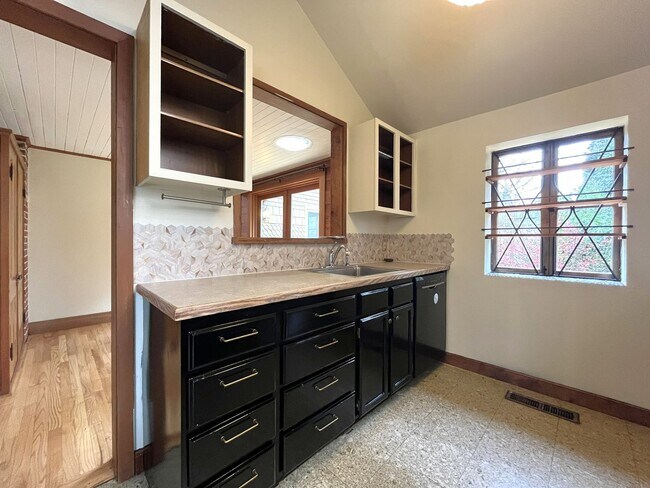 Building Photo - Vintage Urban Farmhouse 3 Bd 1 Bath home! Large bonus room & Balcony!  Surrounded by trees on lar...