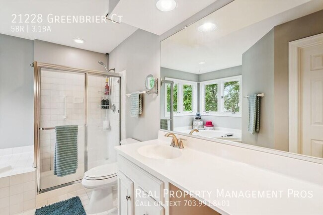 Building Photo - 21228 Greenbrier Ct