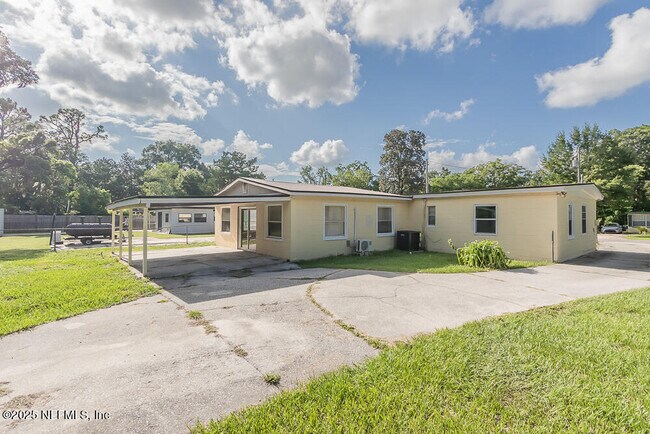 Building Photo - 1714 Loyola Dr N