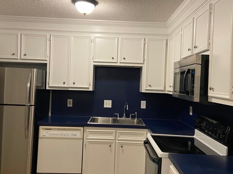 Building Photo - 104 Kimeran Ln