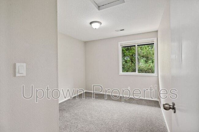 Building Photo - 6133-6135 SE Frances St.