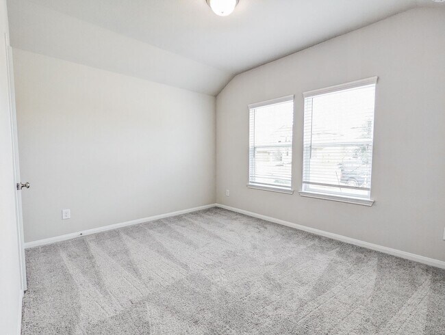 Building Photo - 2023 Stella Pne Dr
